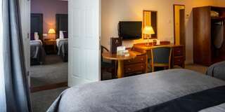 Отель Inishowen Gateway Hotel Банкрана Номер с двуспальной и односпальной кроватью-5